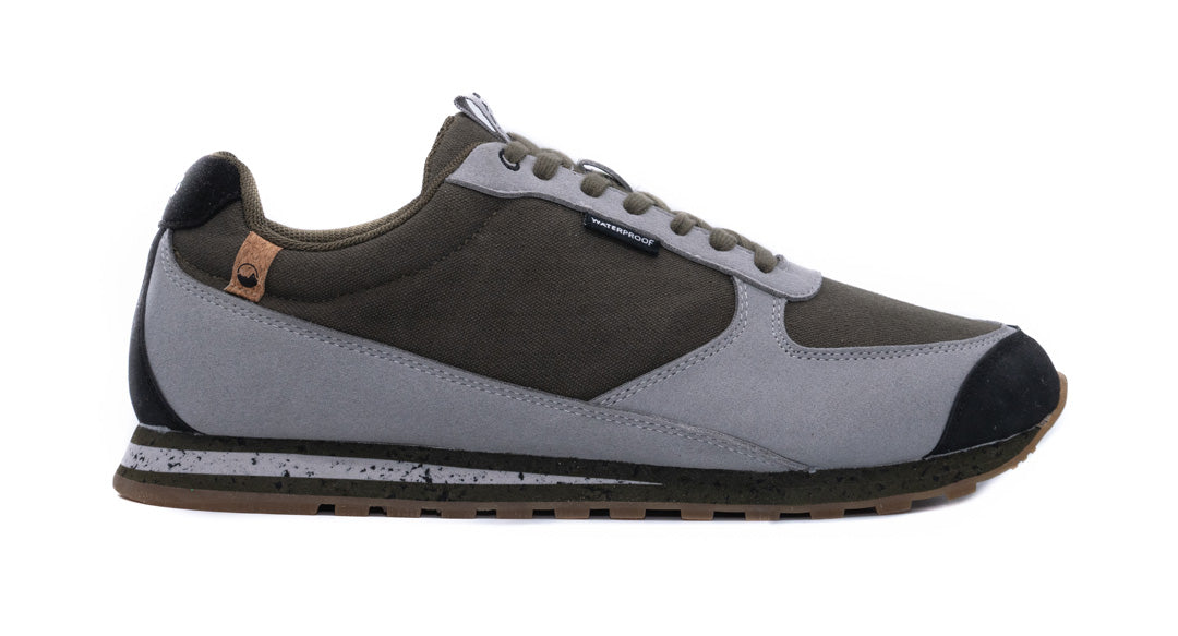 chaussure homme de couleur olive et gris vue du coté droit