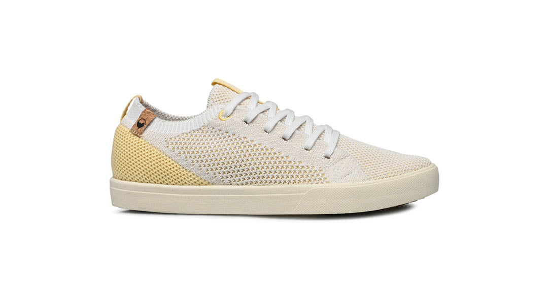 Basket femme de couleur white straw vue du coté droit