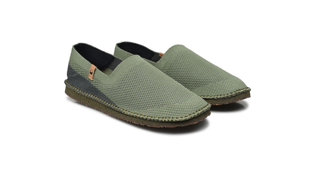 Chaussures homme de couleur olive vue d’ensemble coté droit