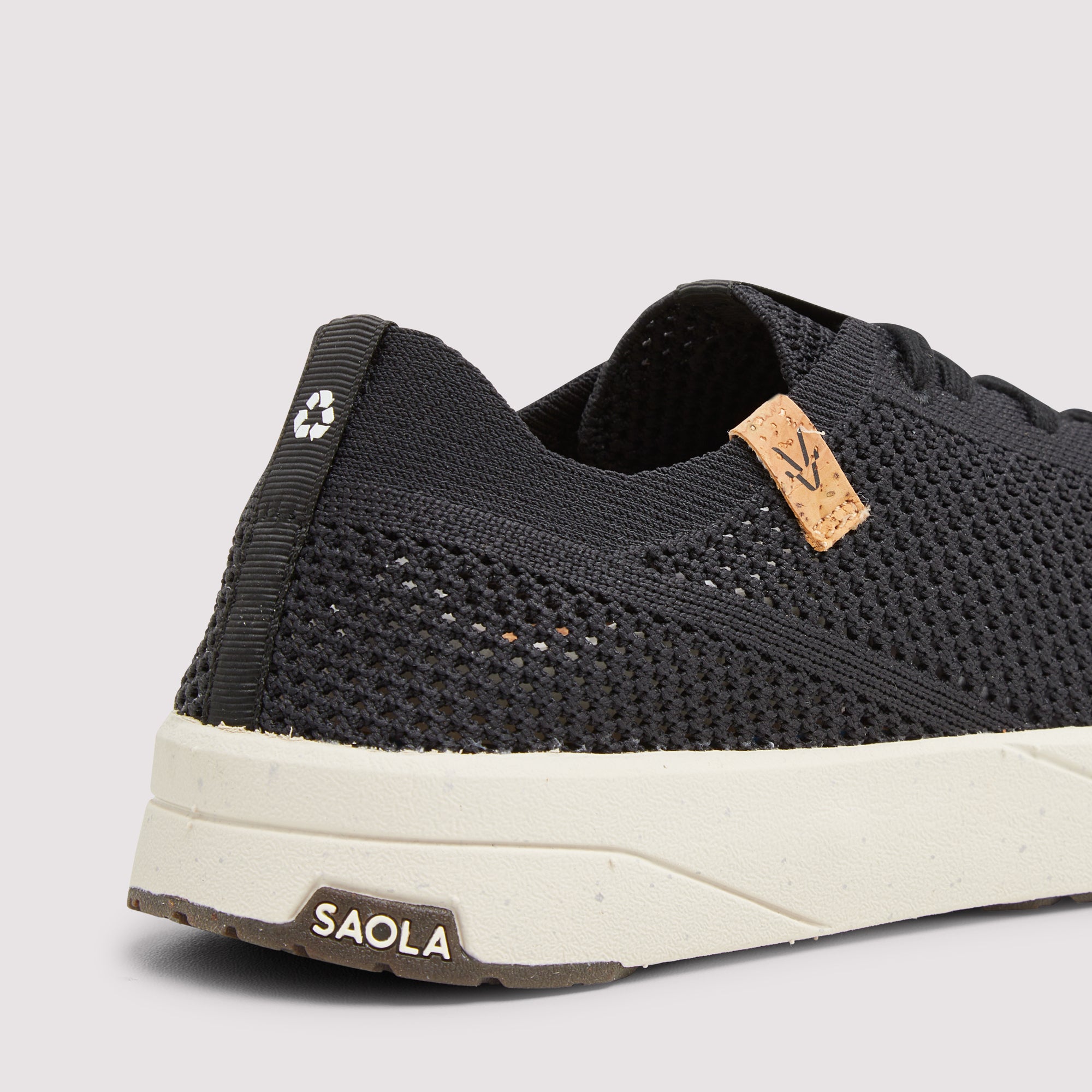 Ezo W Black