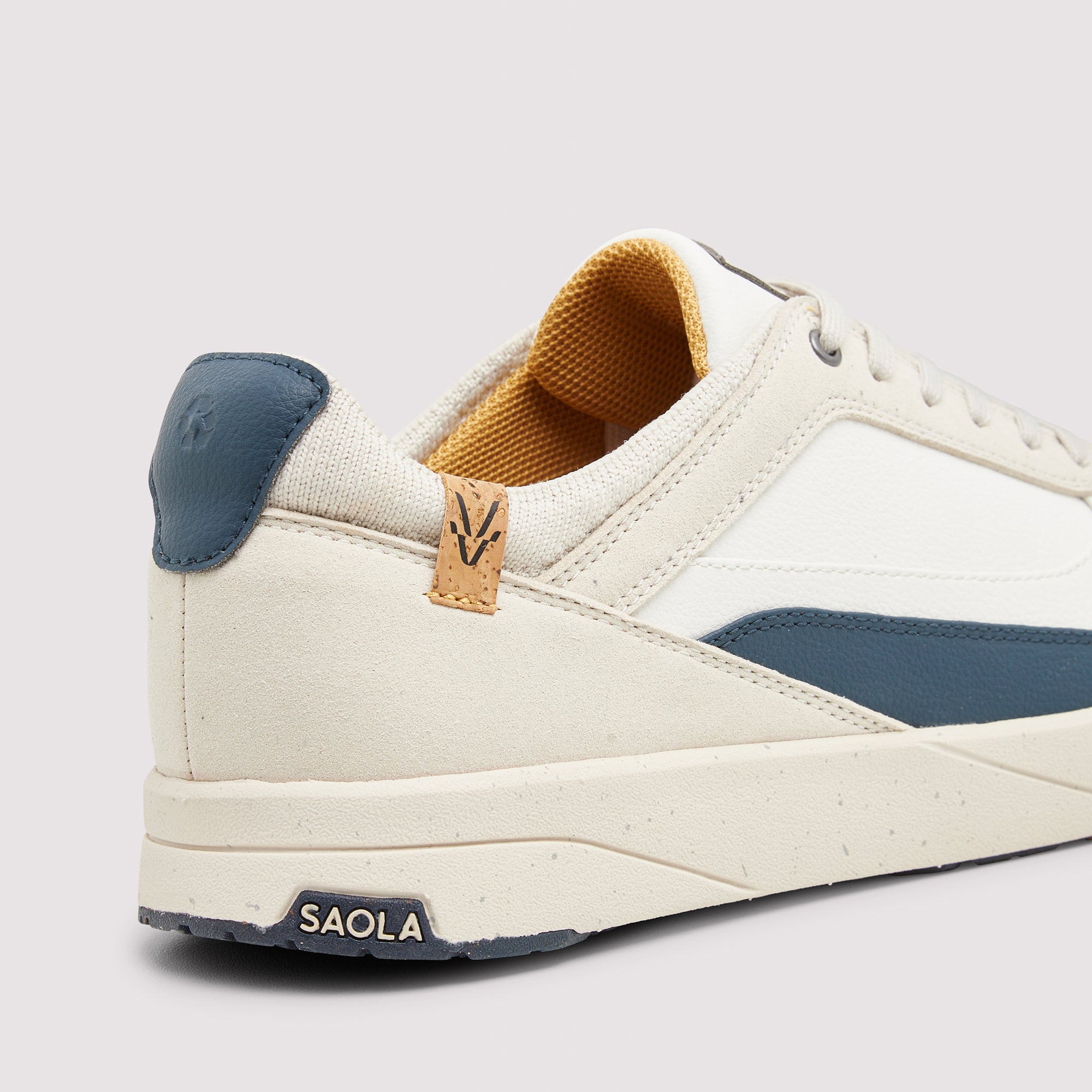Quito M White Navy